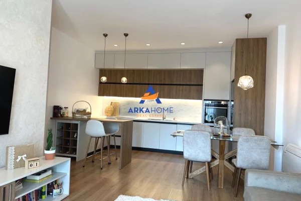 Shtepi ne shitje Apartament ne Tirane, 2+1, Mobilimi E mobiluar, Pagesa 292,207  Euro.