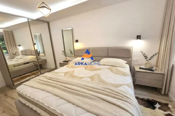 Shtepi ne shitje Apartament ne Tirane, 2+1, Mobilimi E mobiluar, Pagesa 188,000  Euro.