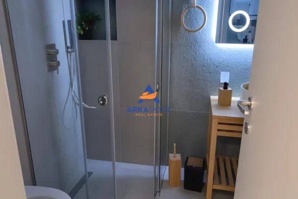 Shtepi me qera Apartament ne Tirane, 1+1, Mobilimi E mobiluar, Pagesa 919  Euro.