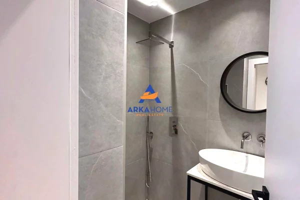 Shtepi me qera Apartament ne Tirane, 1+1, Mobilimi E mobiluar, Pagesa 649  Euro.