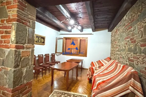 Shtepi me qera Vila Luksoze ne Tirane, 4+1, Mobilimi Pjeserisht e mobiluar, Pagesa 27,144  Euro.