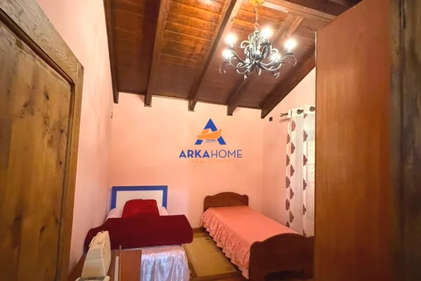 Shtepi me qera Vila Luksoze ne Tirane, 4+1, Mobilimi Pjeserisht e mobiluar, Pagesa 27,144  Euro.
