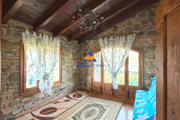 Shtepi me qera Vila Luksoze ne Tirane, 4+1, Mobilimi Pjeserisht e mobiluar, Pagesa 27,144  Euro.