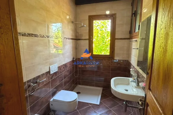 Shtepi me qera Vila Luksoze ne Tirane, 4+1, Mobilimi Pjeserisht e mobiluar, Pagesa 27,144  Euro.