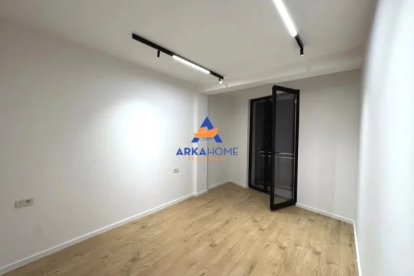 Shtepi me qera Apartament ne Tirane, 2+1, Mobilimi Bosh, pa mobiluar, Pagesa 977  Euro.