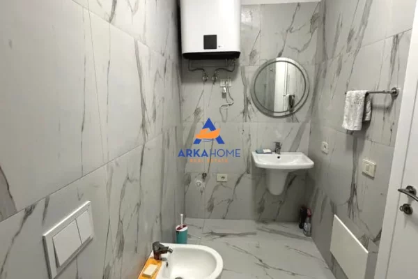 Shtepi me qera Apartament ne Tirane, 2+1, Mobilimi Bosh, pa mobiluar, Pagesa 977  Euro.