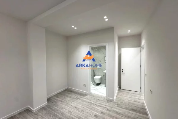 Shtepi me qera Apartament ne Tirane, 2+1, Mobilimi Bosh, pa mobiluar, Pagesa 1,085  Euro.