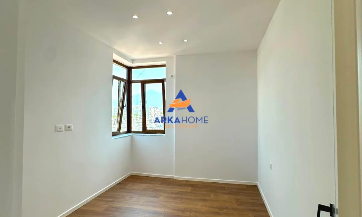 Shtepi ne shitje Apartament ne Tirane, 2+1, Mobilimi Bosh, pa mobiluar, Pagesa 198,000  Euro.