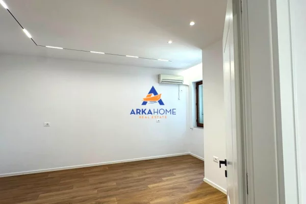 Shtepi ne shitje Apartament ne Tirane, 2+1, Mobilimi Bosh, pa mobiluar, Pagesa 198,000  Euro.