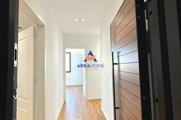 Shtepi ne shitje Apartament ne Tirane, 2+1, Mobilimi Bosh, pa mobiluar, Pagesa 198,000  Euro.