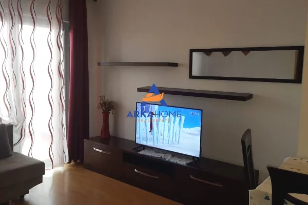 Shtepi me qera Apartament ne Tirane, 1+1, Mobilimi E mobiluar, Pagesa 543  Euro.