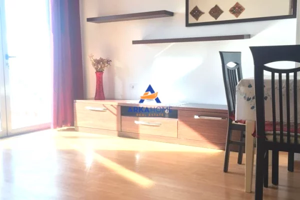 Shtepi me qera Apartament ne Tirane, 1+1, Mobilimi E mobiluar, Pagesa 543  Euro.