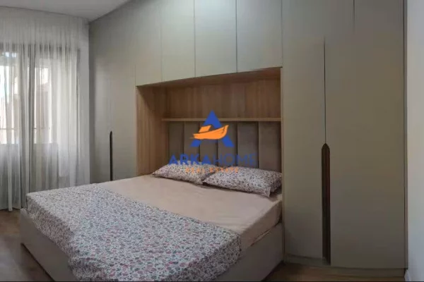 Shtepi me qera Apartament ne Tirane, 2+1, Mobilimi E mobiluar, Pagesa 1,000  Euro.