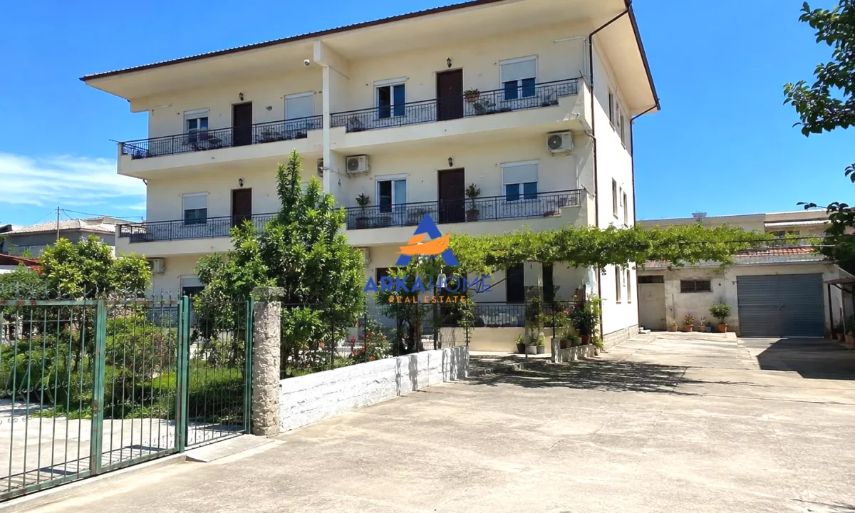 Shtepi ne shitje Vila Luksoze ne Durres, 1+1, Mobilimi Bosh, pa mobiluar, Pagesa 489,130  Euro.