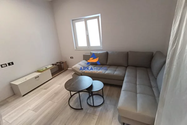 Shtepi me qera Apartament ne Tirane, 2+1, Mobilimi E mobiluar, Pagesa 597  Euro.