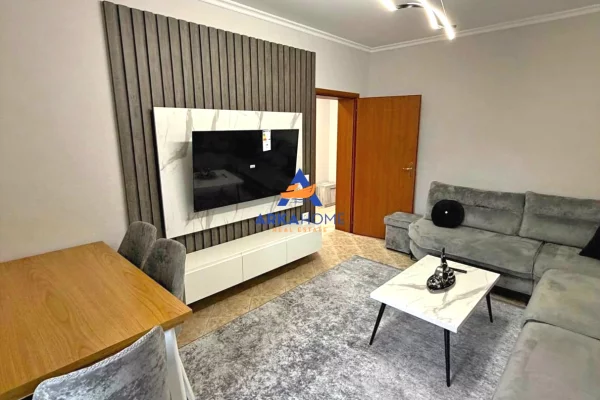 Shtepi me qera Apartament ne Tirane, 2+1, Mobilimi E mobiluar, Pagesa 760  Euro.