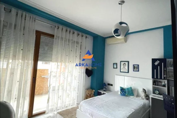 Shtepi me qera Apartament ne Tirane, 3+1, Mobilimi E mobiluar, Pagesa 1,304  Euro.