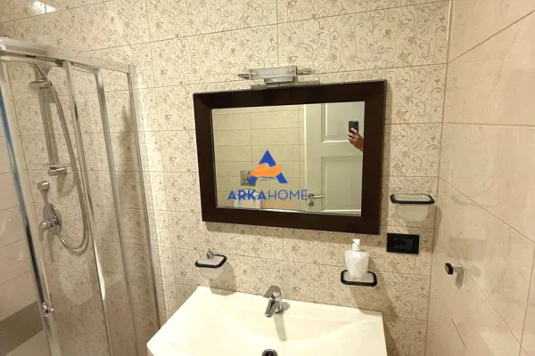 Shtepi me qera Apartament ne Tirane, 3+1, Mobilimi E mobiluar, Pagesa 1,304  Euro.