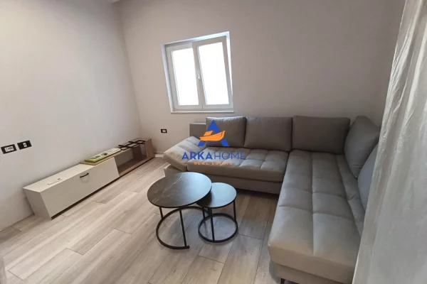 Shtepi me qera Apartament ne Tirane, 2+1, Mobilimi E mobiluar, Pagesa 597  Euro.