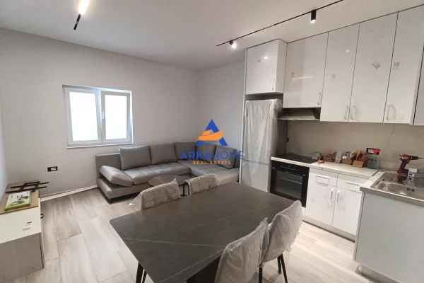 Shtepi me qera Apartament ne Tirane, 2+1, Mobilimi E mobiluar, Pagesa 597  Euro.