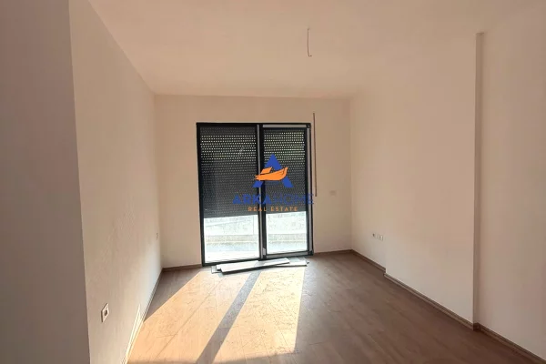 Shtepi me qera Apartament ne Tirane, 1+1, Mobilimi Bosh, pa mobiluar, Pagesa 543  Euro.