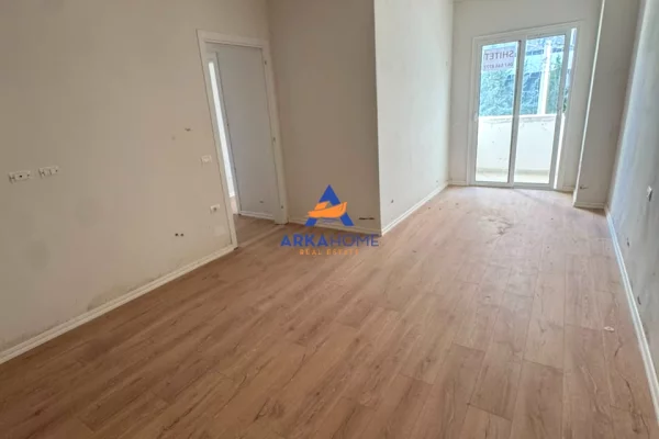 Shtepi ne shitje Apartament ne Tirane, 2+1, Mobilimi Bosh, pa mobiluar, Pagesa 149,500  Euro.