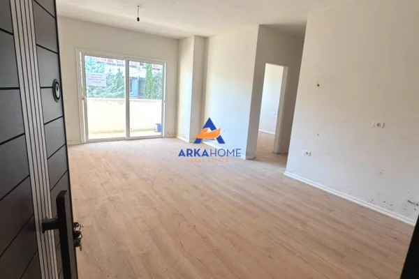 Shtepi ne shitje Apartament ne Tirane, 2+1, Mobilimi Bosh, pa mobiluar, Pagesa 149,500  Euro.