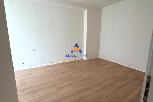 Shtepi ne shitje Apartament ne Tirane, 2+1, Mobilimi Bosh, pa mobiluar, Pagesa 149,500  Euro.