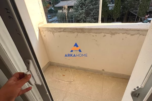 Shtepi ne shitje Apartament ne Tirane, 2+1, Mobilimi Bosh, pa mobiluar, Pagesa 149,500  Euro.