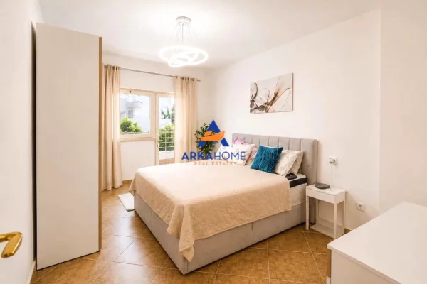 Shtepi ne shitje Apartament ne Durres, 2+1, Mobilimi E mobiluar, Pagesa 140,000  Euro.