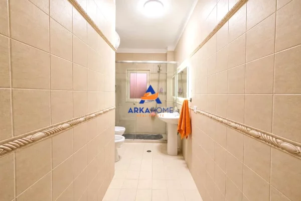 Shtepi ne shitje Apartament ne Durres, 2+1, Mobilimi E mobiluar, Pagesa 140,000  Euro.