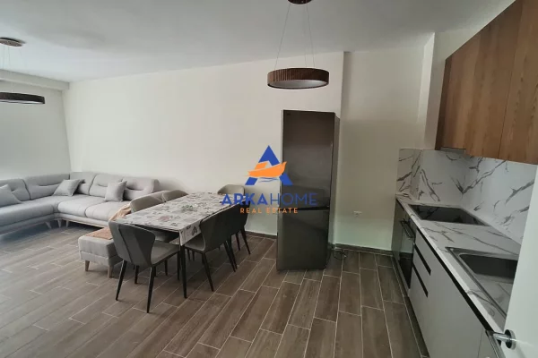 Shtepi me qera Apartament ne Tirane, 2+1, Mobilimi Pjeserisht e mobiluar, Pagesa 597  Euro.