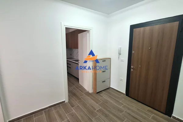 Shtepi me qera Apartament ne Tirane, 2+1, Mobilimi Pjeserisht e mobiluar, Pagesa 597  Euro.