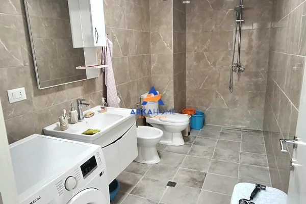 Shtepi me qera Apartament ne Tirane, 2+1, Mobilimi Pjeserisht e mobiluar, Pagesa 597  Euro.