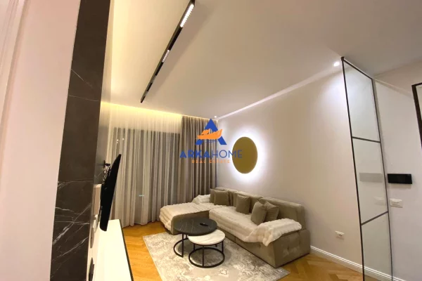 Shtepi me qera Apartament ne Tirane, 1+1, Mobilimi E mobiluar, Pagesa 1,304  Euro.