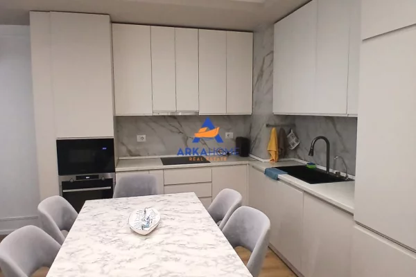 Shtepi me qera Apartament ne Tirane, 2+1, Mobilimi E mobiluar, Pagesa 760  Euro.
