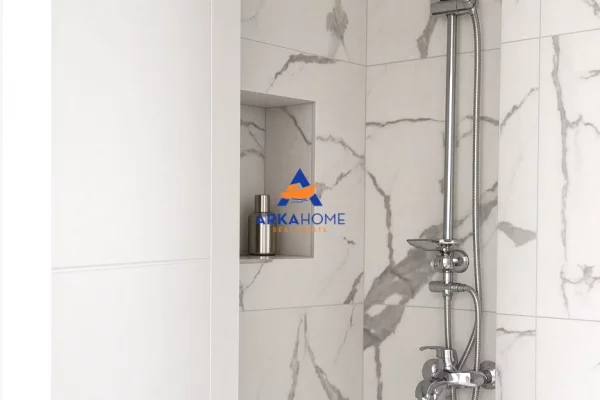 Shtepi me qera Apartament ne Tirane, 2+1, Mobilimi Pjeserisht e mobiluar, Pagesa 543  Euro.