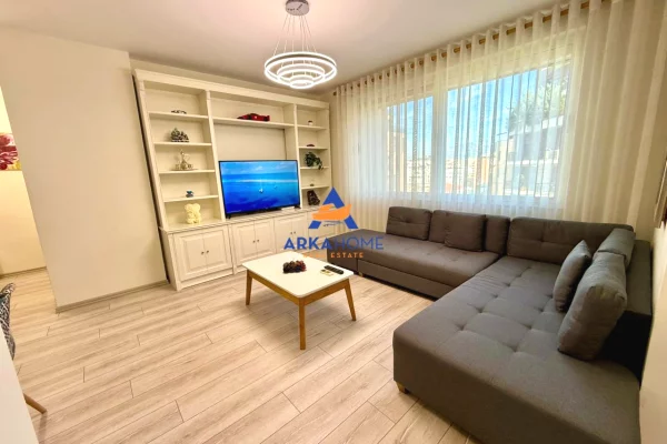 JEPET APARTAMENT ME QERA 1+1+BALLKON "RRUGA E KOSOVAREVE" 900 EURO