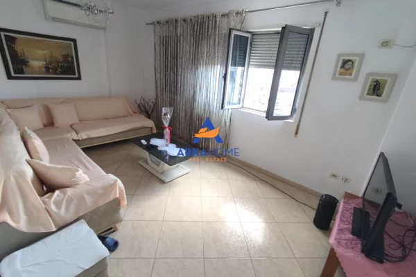 JEPET ME QERA APARTAMENT 2+1+BALLKON "RR. FORTUZI, PËRBALLË MINISTRISË SË DREJTËSISË" 70.000 LEKE