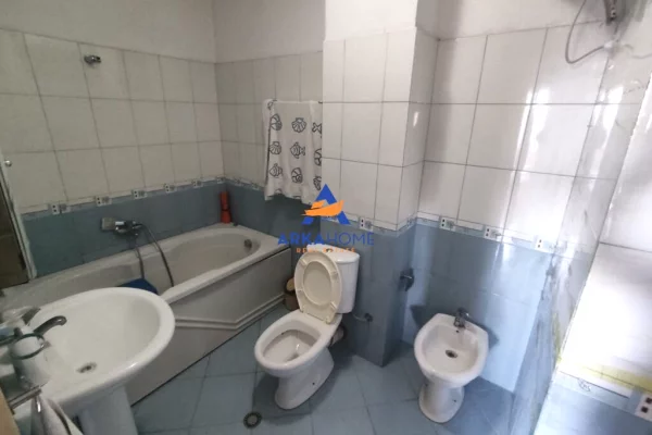 Shtepi me qera Apartament ne Tirane, 2+1, Mobilimi E mobiluar, Pagesa 760  Euro.