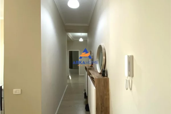 Shtepi ne shitje Apartament ne Tirane, 2+1, Mobilimi E mobiluar, Pagesa 344,756  Euro.