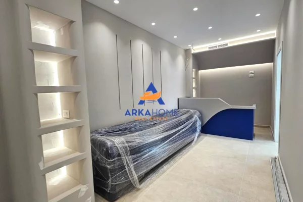 JEPET AMBIENT PER KLINIKE ME QERA 140 M2 "KOMUNA E PARISIT" 2500 EURO