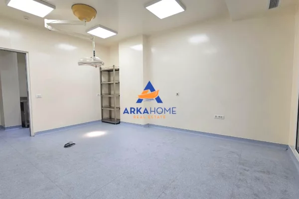 JEPET AMBIENT PER KLINIKE ME QERA 140 M2 "KOMUNA E PARISIT" 2500 EURO