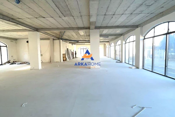 Ambient biznesi me qera 1+1 ne Tirane - 2,391 Euro