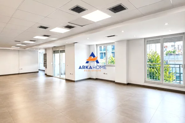 Ambient biznesi ne shitje 3+1 ne Tirane - 1,575,000 Euro