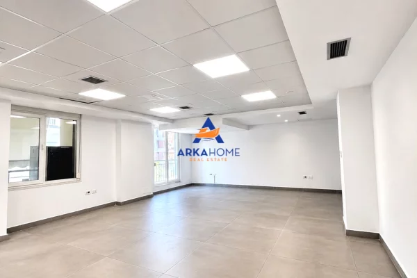 SHITET AMBIENT BIZNESI/ZYRE 450 M2 "KOMUNA E PARISIT" 1.575.000 EURO