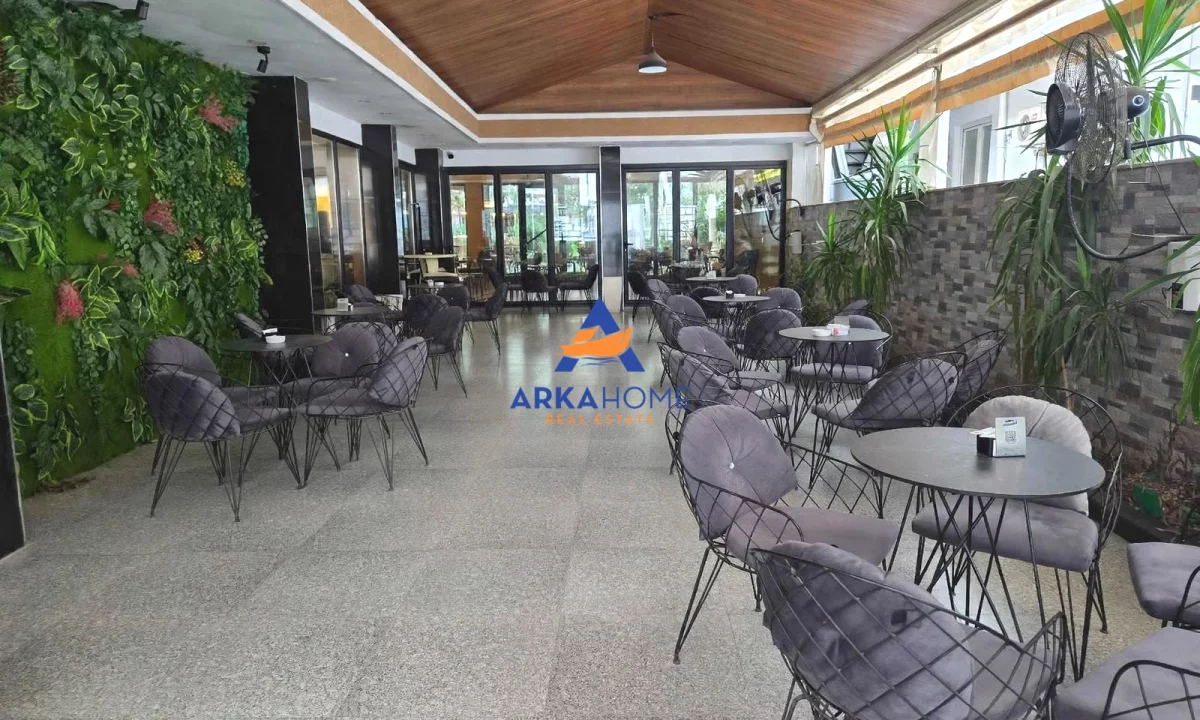 JEPET LOUNGE BAR ME QERA 250 M2 