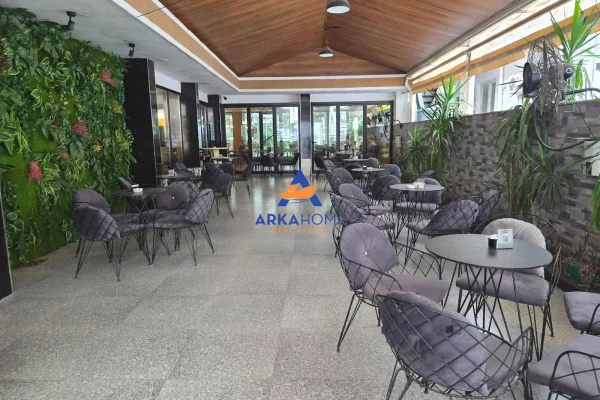 Ambient biznesi me qera 2+1 ne Tirane - 1,304 Euro