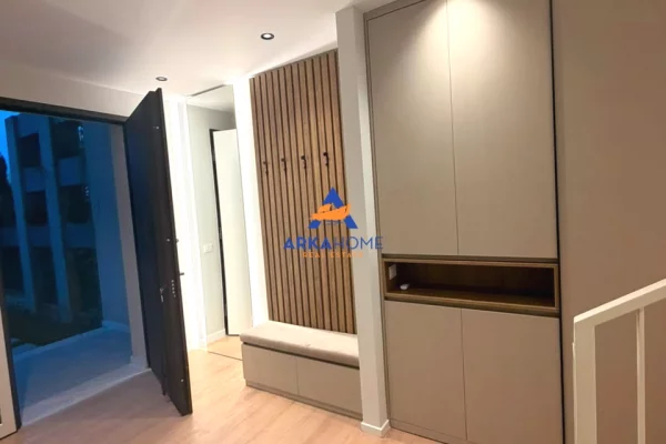 Shtepi me qera Vila Luksoze ne Tirane, 4+1, Mobilimi E mobiluar, Pagesa 4,347  Euro.
