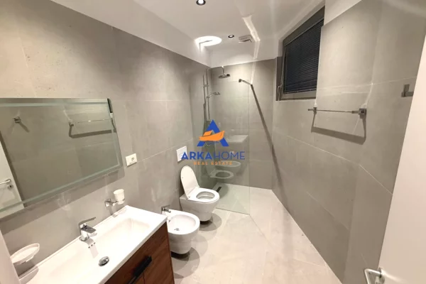 Shtepi me qera Vila Luksoze ne Tirane, 4+1, Mobilimi E mobiluar, Pagesa 4,347  Euro.